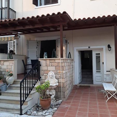 הוילה Paphos Limnaria Deluxe Maisonette מראה חיצוני תמונה