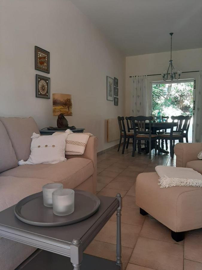 הוילה Paphos Limnaria Deluxe Maisonette מראה חיצוני תמונה